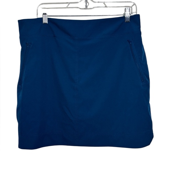 Orvis Pants - Orvis Medium Blue pull-on athletic skort with pockets.
Women’s Large.